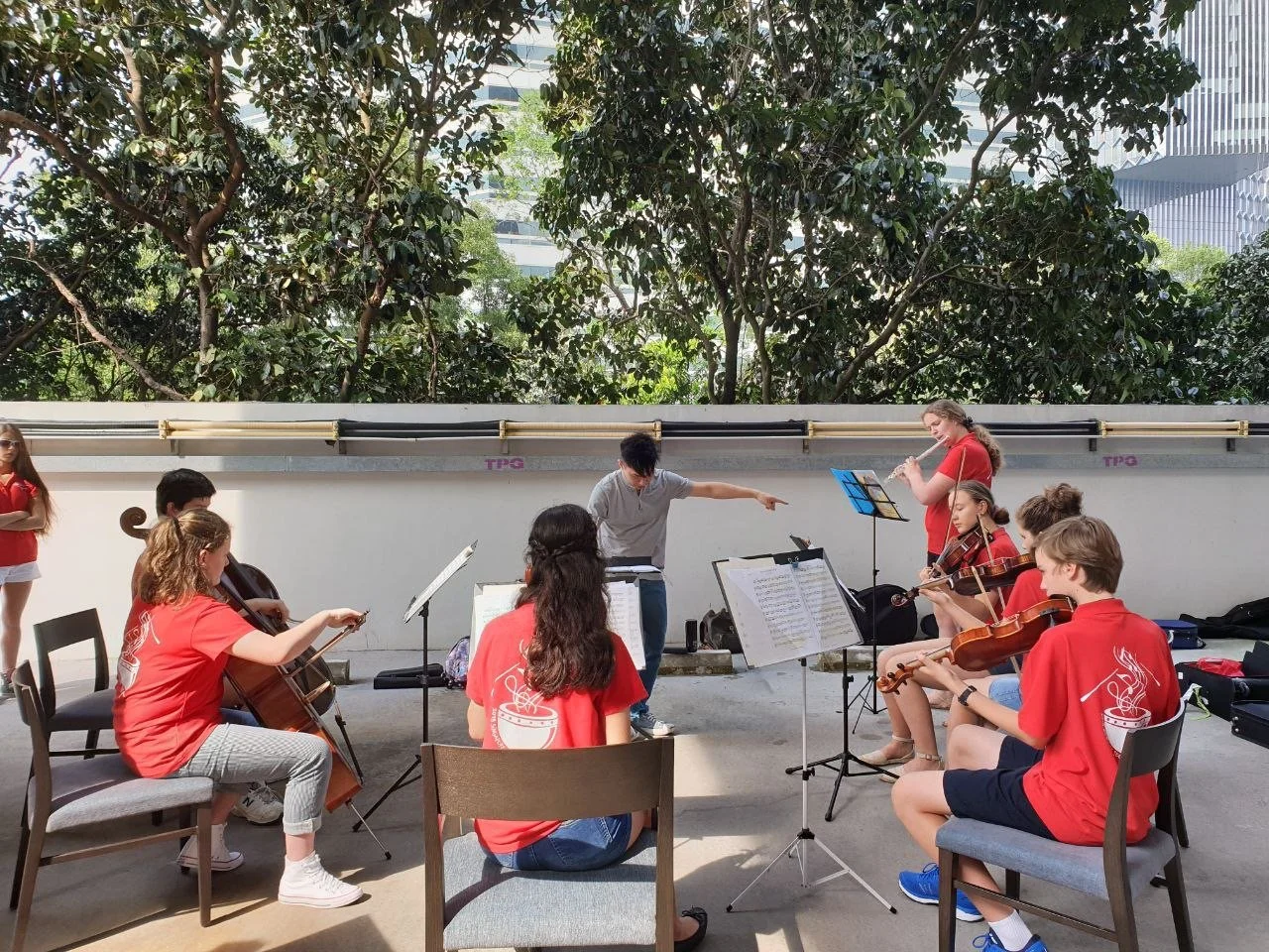 MNCYO musicians during the Singapore tour (photo 3348).